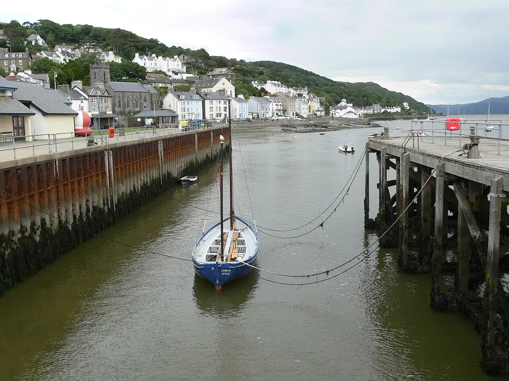A moored boat and the seafront buildings beside Aberdyfi harbour